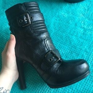 Nine West Disheveled Heel Ankle Boots Size 8M